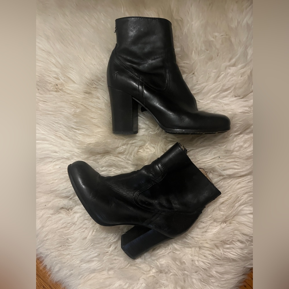 Frye stacked heel bootie almond round toe leather 9 ankle